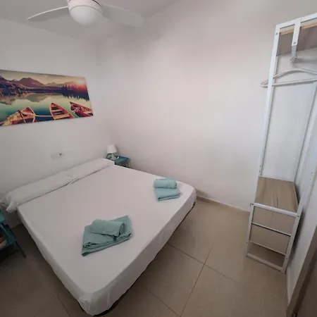 En Torremolinos, Alamos